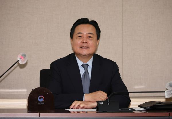 South Korean Ambassador to the United States Cho Hyun-dong speaks during a press briefing at the building of the Foreign Ministry in Seoul on Thursday. (Yonhap)